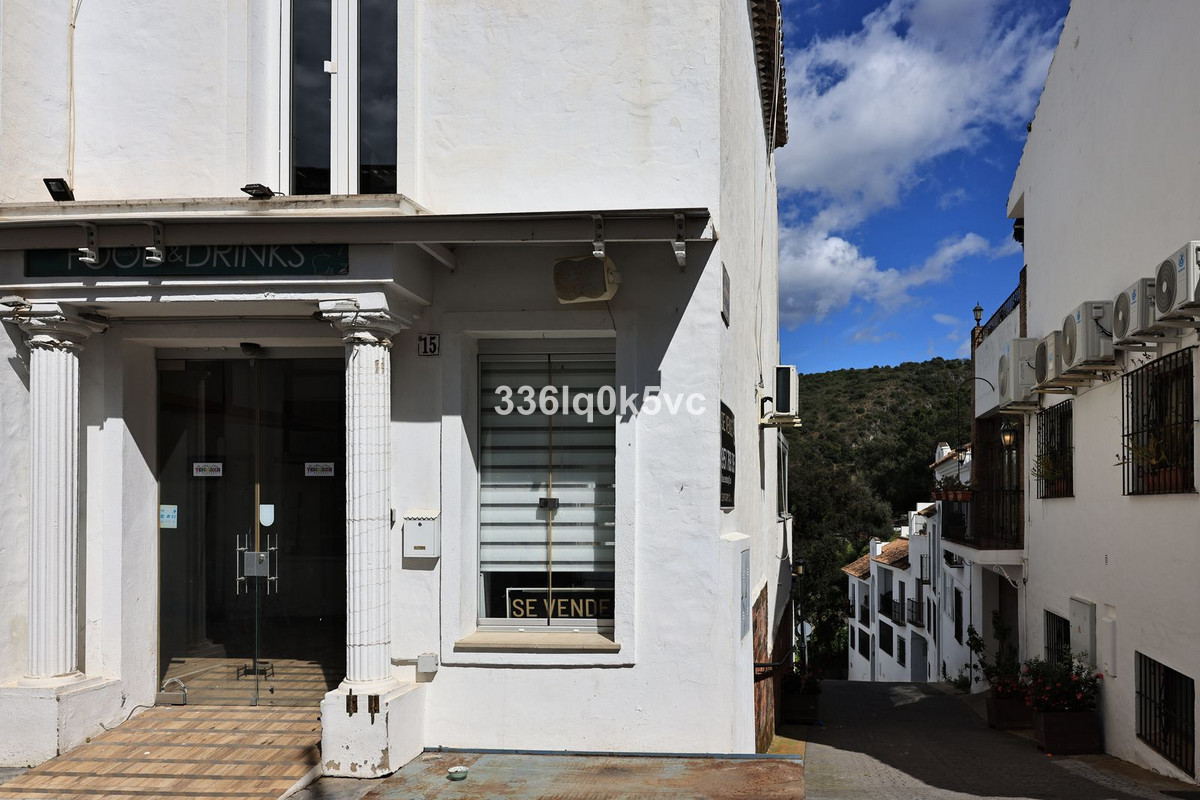 5 Bed Townhouse for sale in Benahavís Costa Del Sol, Málaga, Spain