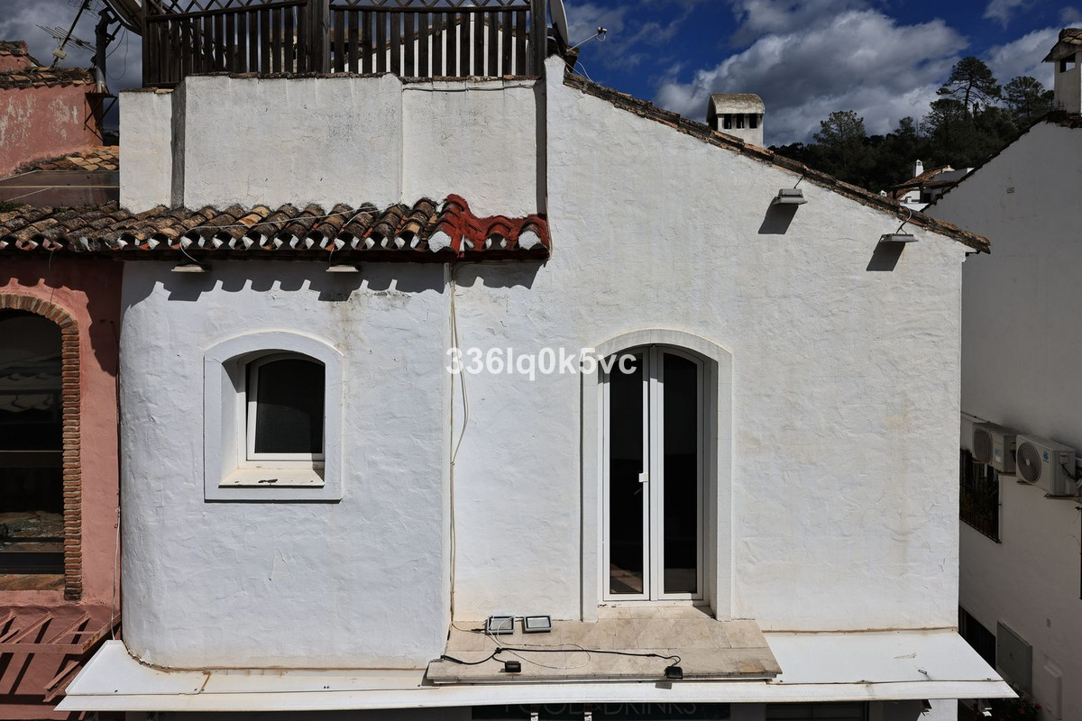 5 Bed Townhouse for sale in Benahavís Costa Del Sol, Málaga, Spain