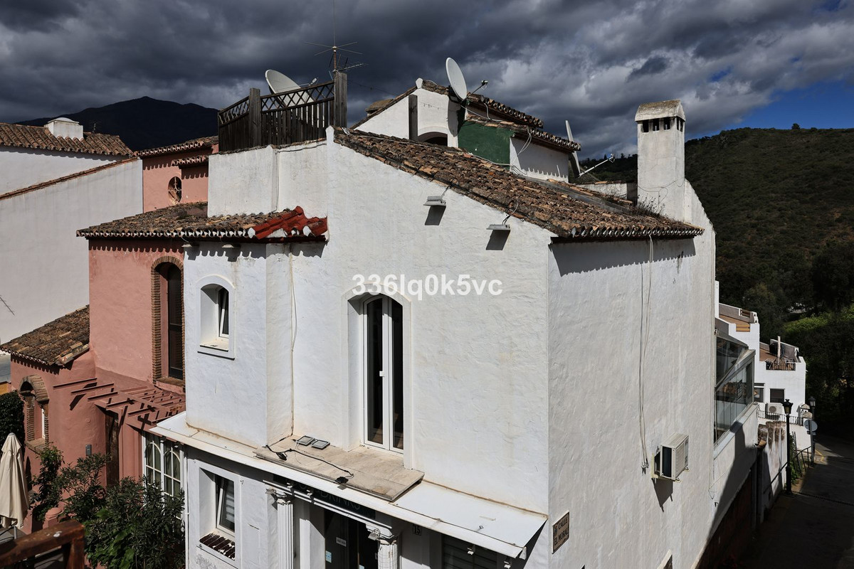 5 Bed Townhouse for sale in Benahavís Costa Del Sol, Málaga, Spain