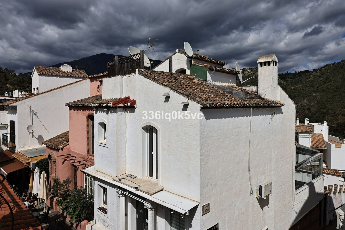 5 Bed Townhouse for sale in Benahavís Costa Del Sol, Málaga, Spain