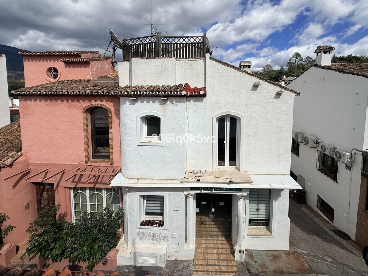 5 Bed Townhouse for sale in Benahavís Costa Del Sol, Málaga, Spain