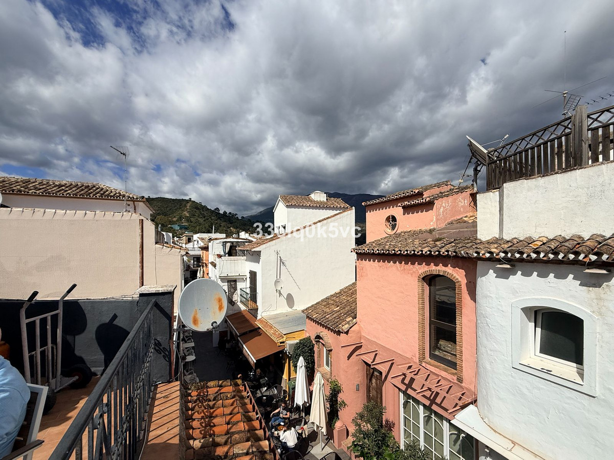 5 Bed Townhouse for sale in Benahavís Costa Del Sol, Málaga, Spain