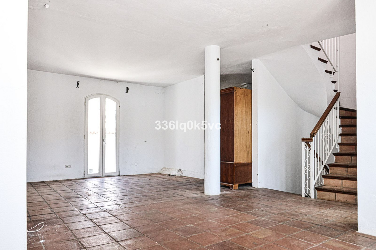 5 Bed Townhouse for sale in Benahavís Costa Del Sol, Málaga, Spain
