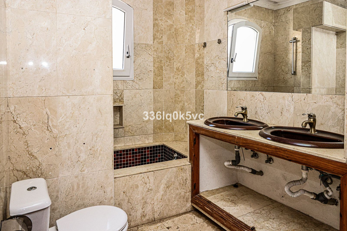 5 Bed Townhouse for sale in Benahavís Costa Del Sol, Málaga, Spain