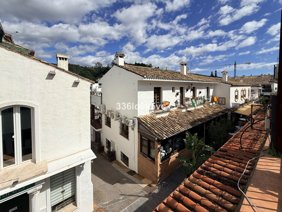 5 Bed Townhouse for sale in Benahavís Costa Del Sol, Málaga, Spain