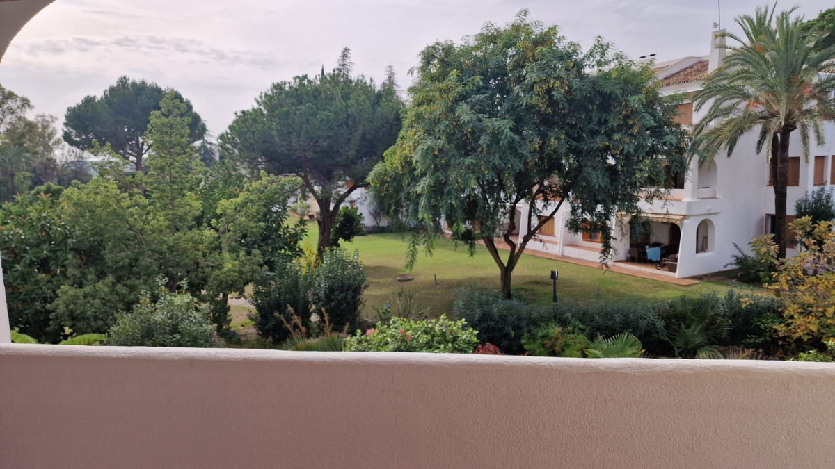 2 Bed Apartment for sale in Nueva Andalucía Costa Del Sol, Málaga, Spain
