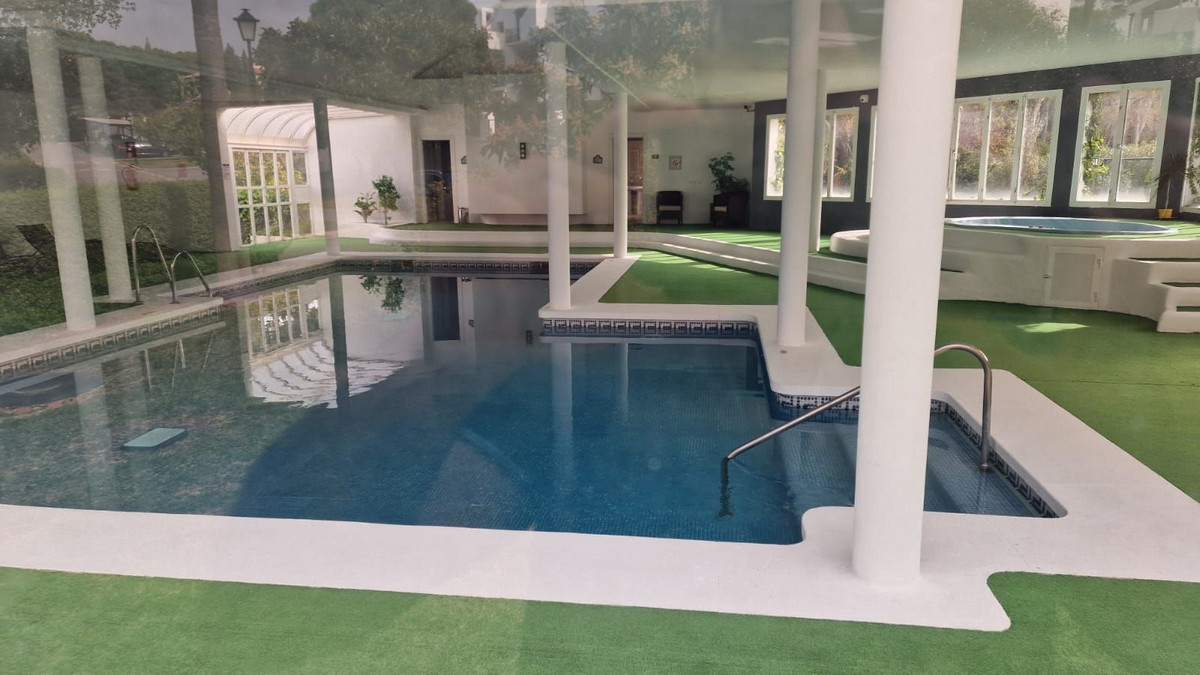 2 Bed Apartment for sale in Nueva Andalucía Costa Del Sol, Málaga, Spain