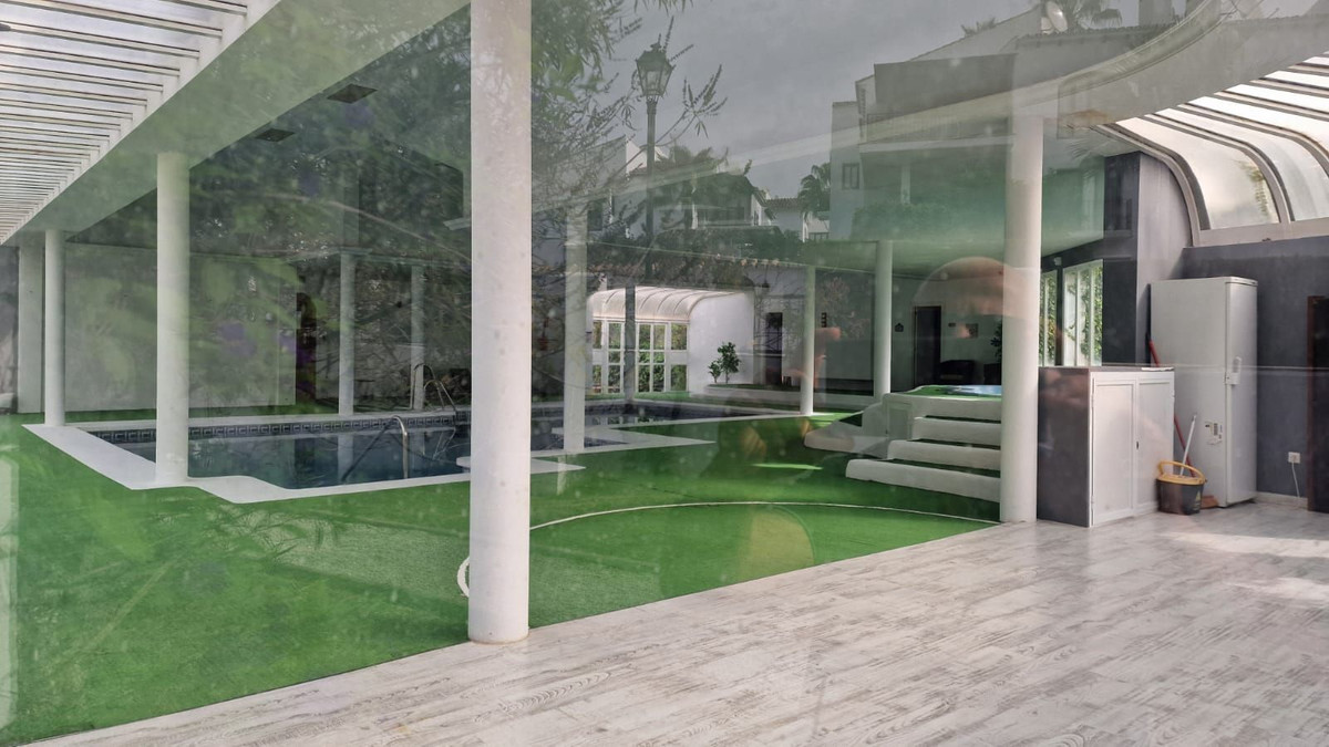 2 Bed Apartment for sale in Nueva Andalucía Costa Del Sol, Málaga, Spain