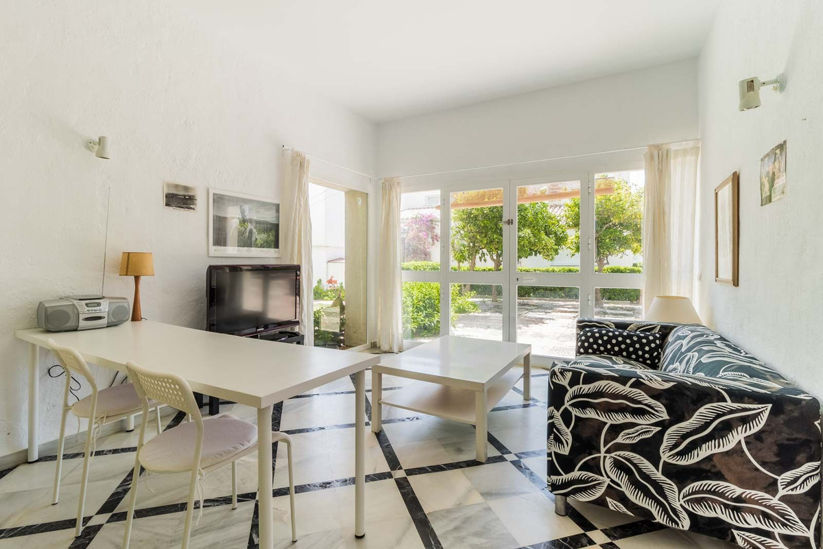 4 Bed Commercial unit for sale in Estepona Costa Del Sol, Málaga, Spain