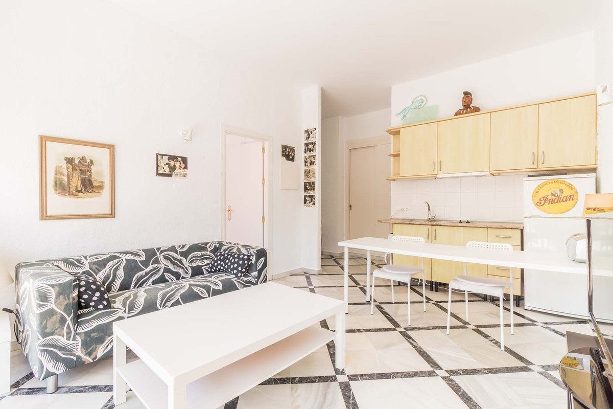 4 Bed Commercial unit for sale in Estepona Costa Del Sol, Málaga, Spain