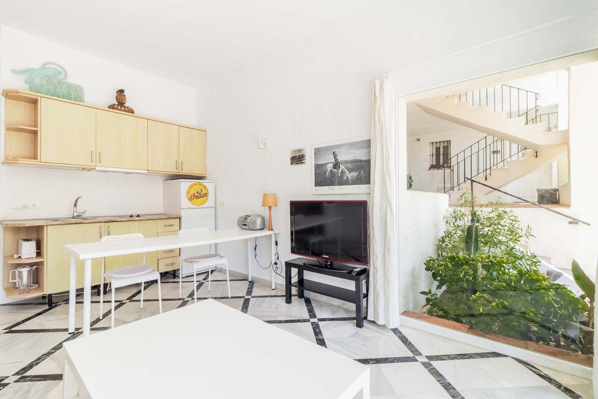 4 Bed Commercial unit for sale in Estepona Costa Del Sol, Málaga, Spain