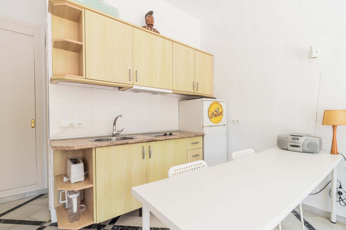 4 Bed Commercial unit for sale in Estepona Costa Del Sol, Málaga, Spain