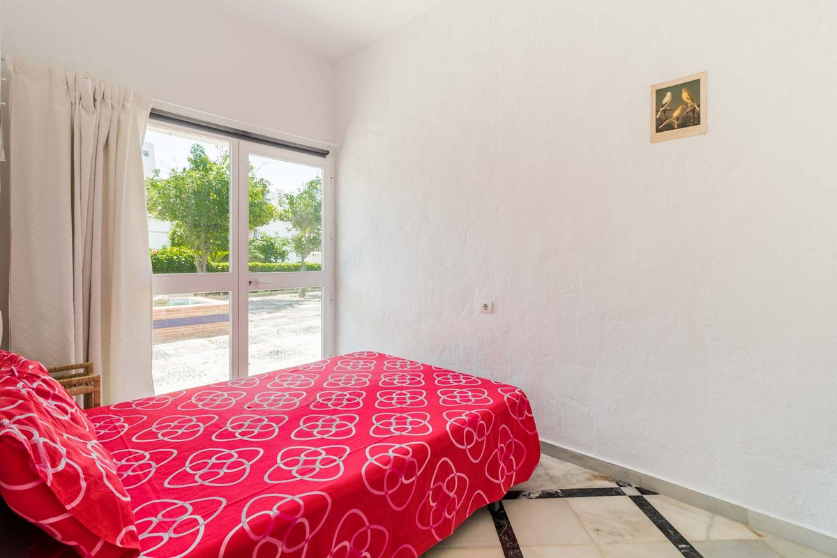 4 Bed Commercial unit for sale in Estepona Costa Del Sol, Málaga, Spain