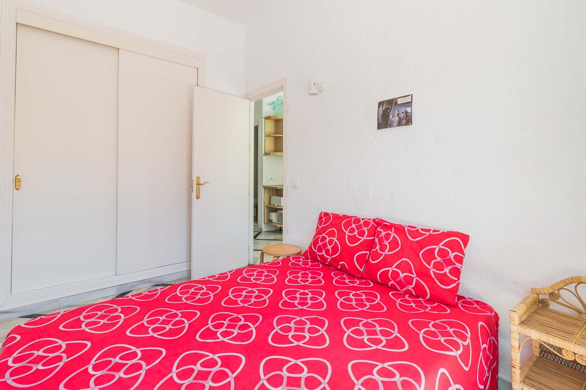 4 Bed Commercial unit for sale in Estepona Costa Del Sol, Málaga, Spain