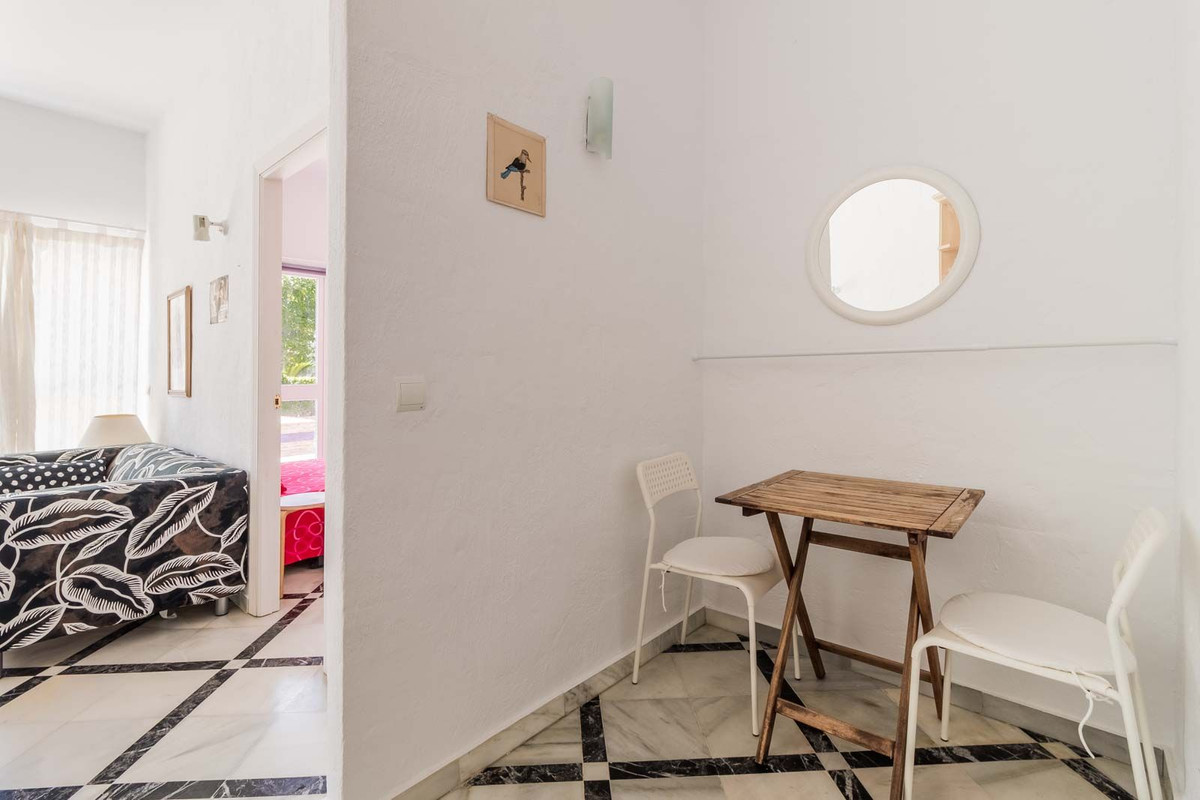 4 Bed Commercial unit for sale in Estepona Costa Del Sol, Málaga, Spain