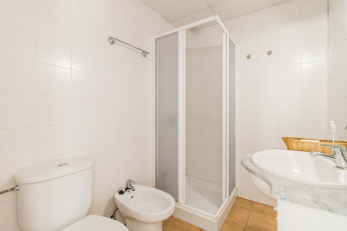 4 Bed Commercial unit for sale in Estepona Costa Del Sol, Málaga, Spain