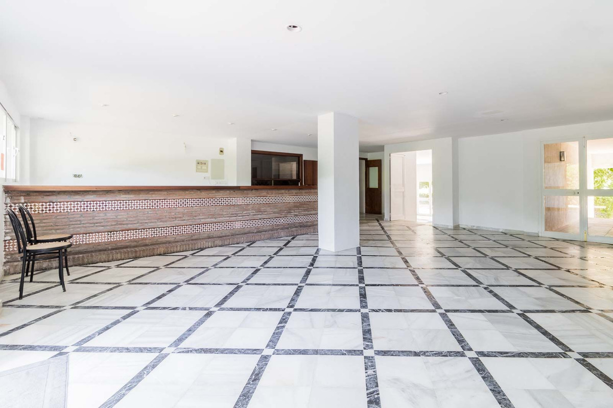 4 Bed Commercial unit for sale in Estepona Costa Del Sol, Málaga, Spain