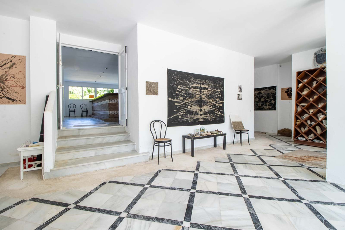 4 Bed Commercial unit for sale in Estepona Costa Del Sol, Málaga, Spain