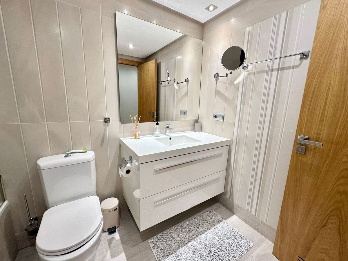 3 Bed Apartment for sale in San Pedro De Alcántara Costa Del Sol, Málaga, Spain