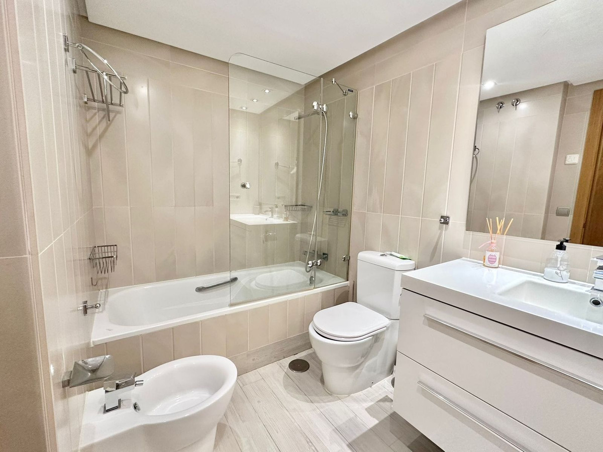 3 Bed Apartment for sale in San Pedro De Alcántara Costa Del Sol, Málaga, Spain
