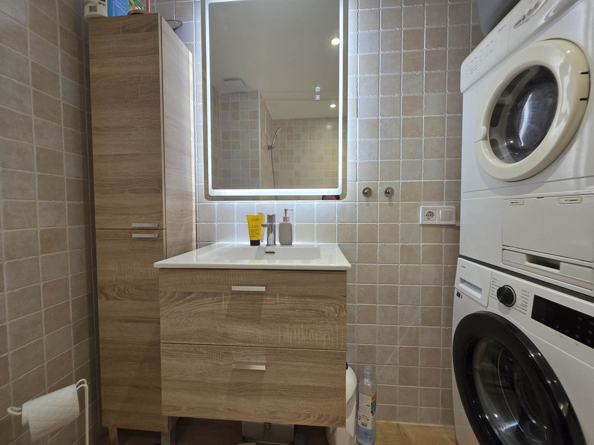 Se vende Apartamento Planta Media de 2 dormitorios en Costa Del Sol, Málaga, España