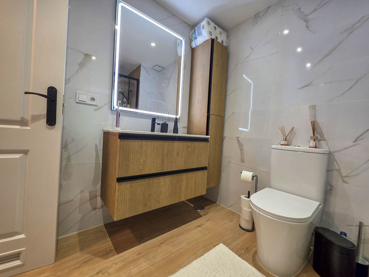 Se vende Apartamento Planta Media de 2 dormitorios en Costa Del Sol, Málaga, España