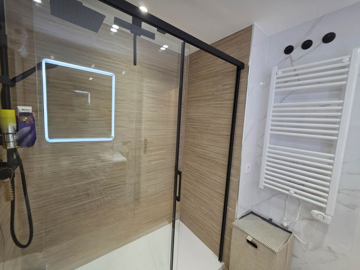 Se vende Apartamento Planta Media de 2 dormitorios en Costa Del Sol, Málaga, España