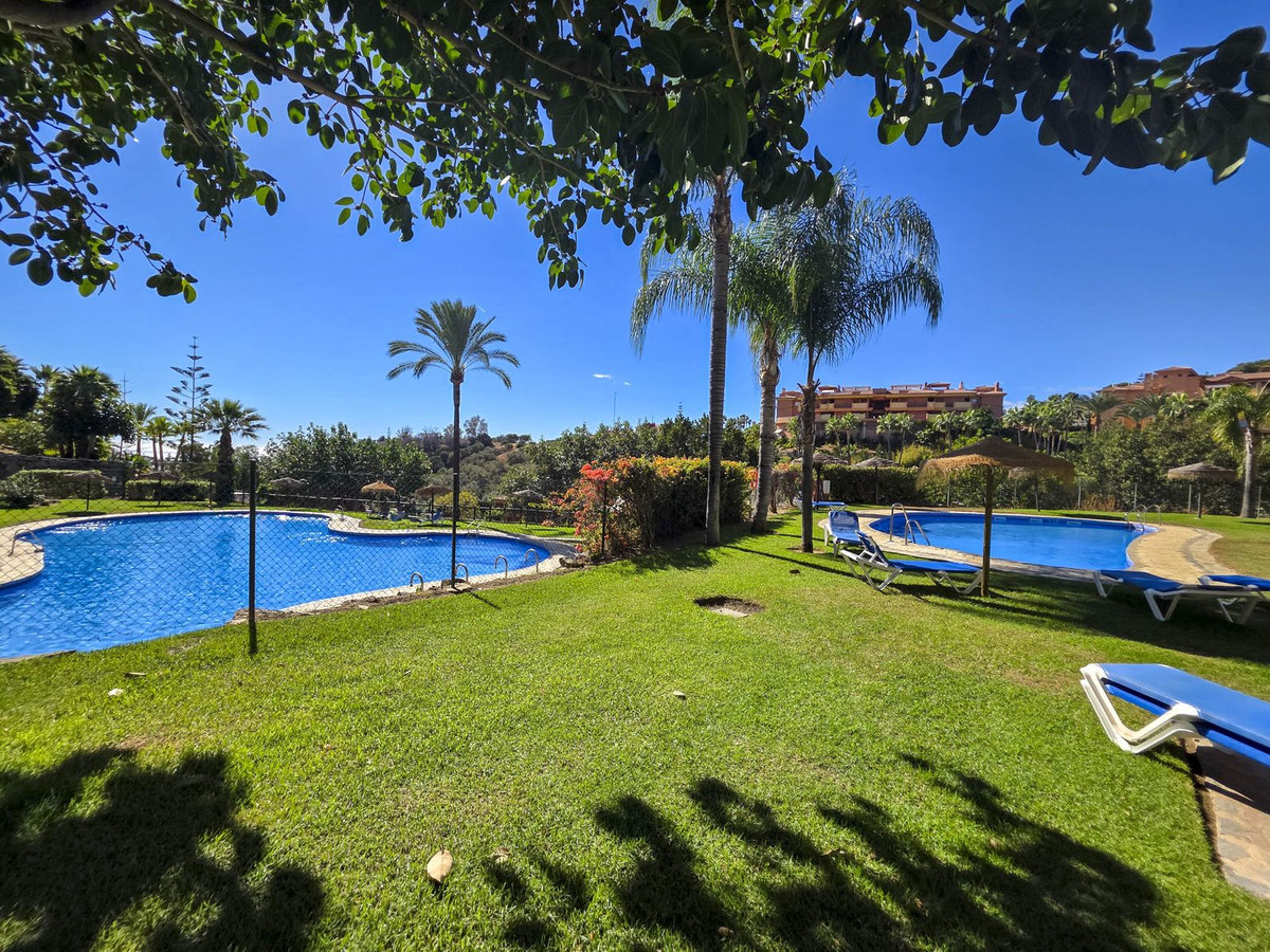 Se vende Apartamento Planta Media de 2 dormitorios en Costa Del Sol, Málaga, España