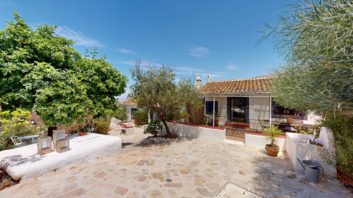 5 Bed Townhouse for sale in Arenas Costa Del Sol East, Málaga, Spain