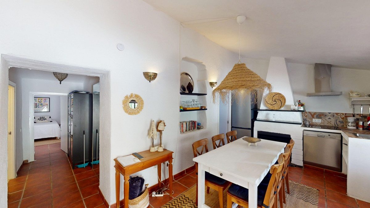 5 Bed Townhouse for sale in Arenas Costa Del Sol East, Málaga, Spain