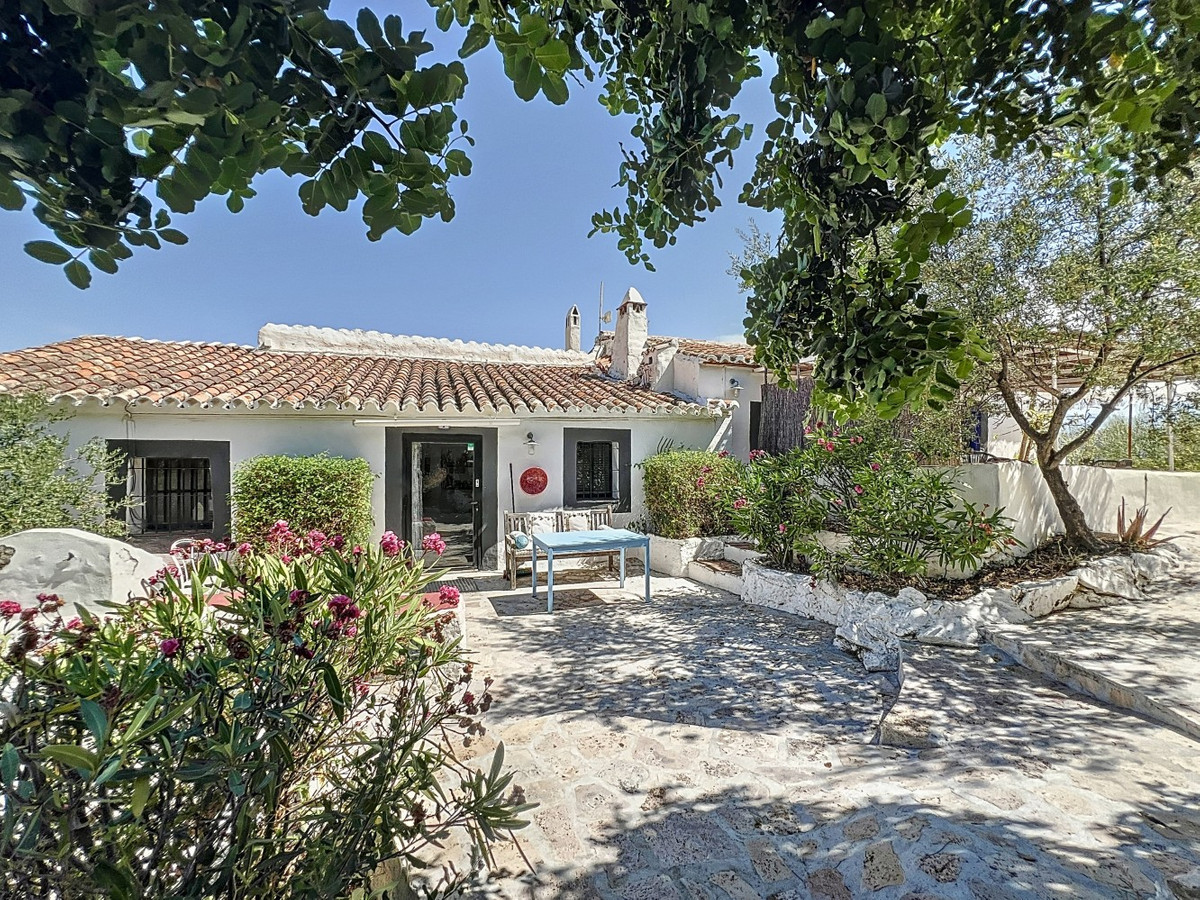 5 Bed Townhouse for sale in Arenas Costa Del Sol East, Málaga, Spain