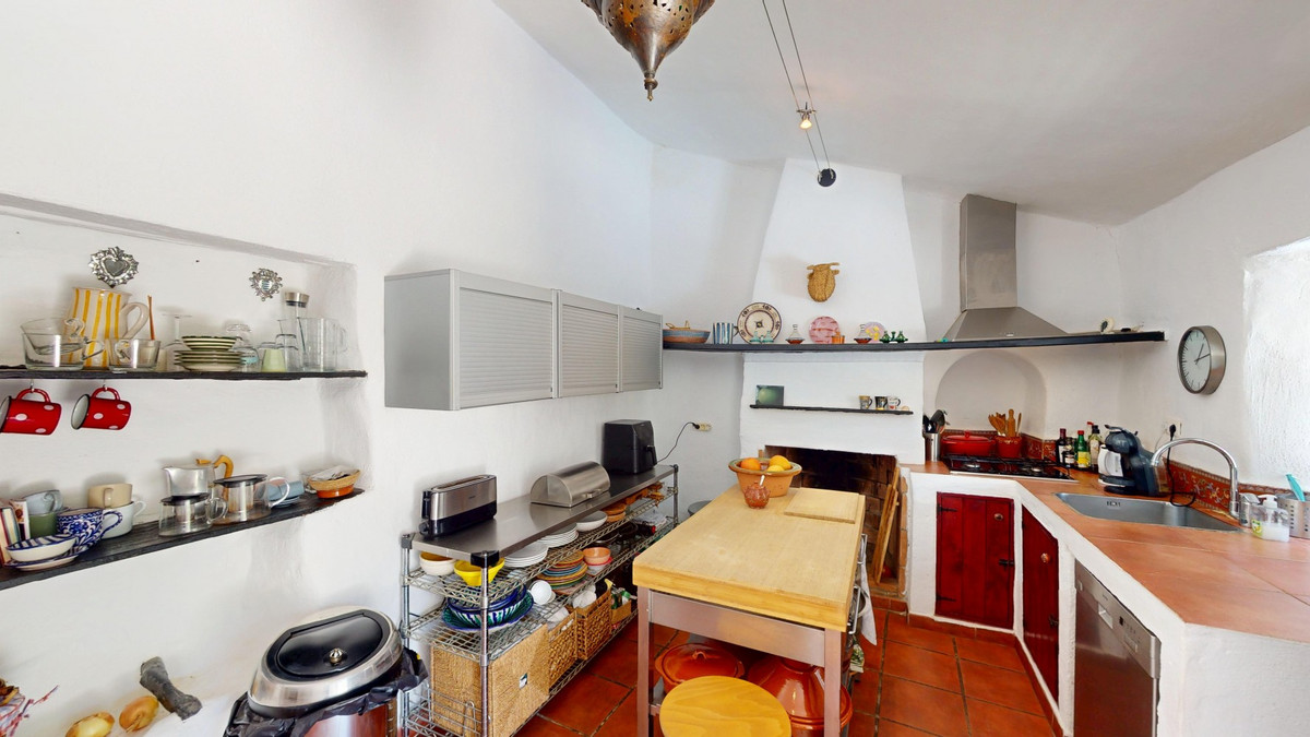 5 Bed Townhouse for sale in Arenas Costa Del Sol East, Málaga, Spain