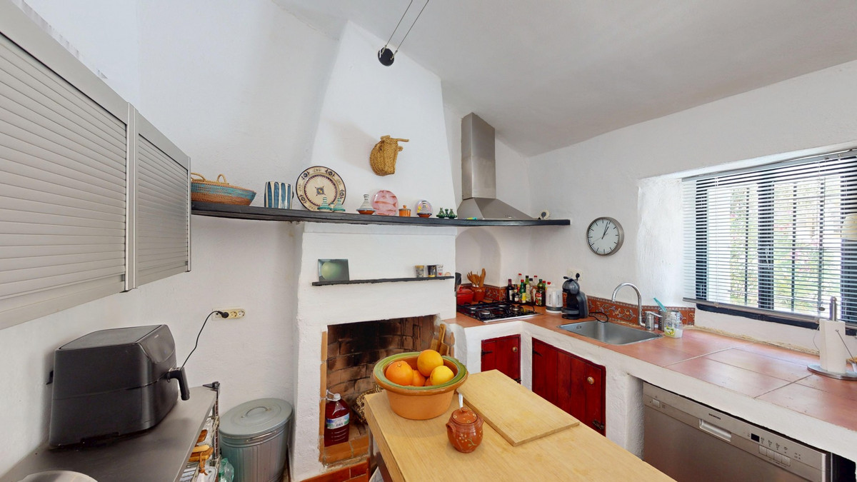 5 Bed Townhouse for sale in Arenas Costa Del Sol East, Málaga, Spain