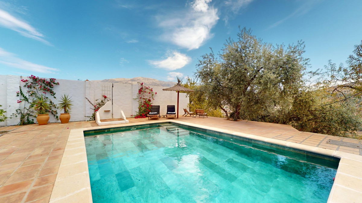 5 Bed Townhouse for sale in Arenas Costa Del Sol East, Málaga, Spain