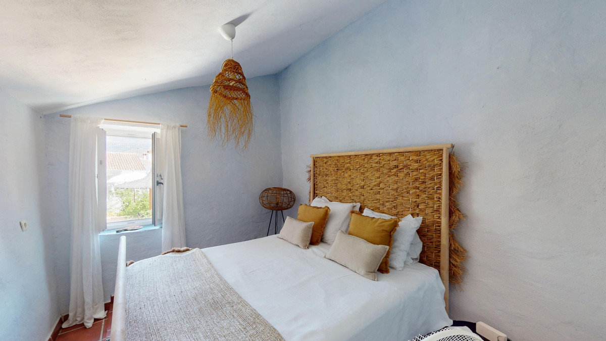 5 Bed Townhouse for sale in Arenas Costa Del Sol East, Málaga, Spain