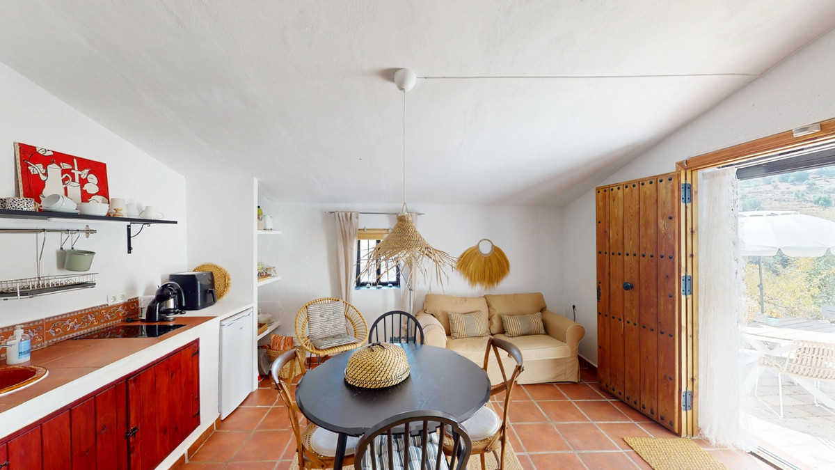 5 Bed Townhouse for sale in Arenas Costa Del Sol East, Málaga, Spain