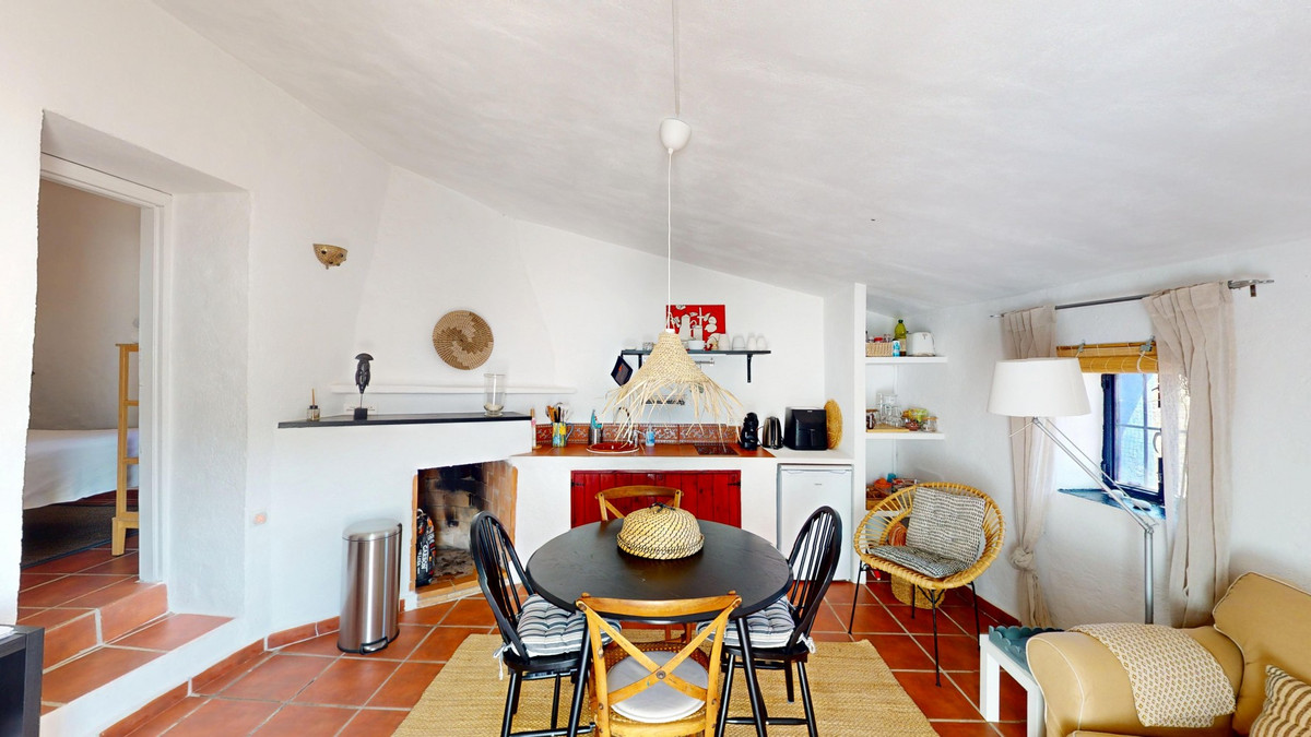 5 Bed Townhouse for sale in Arenas Costa Del Sol East, Málaga, Spain