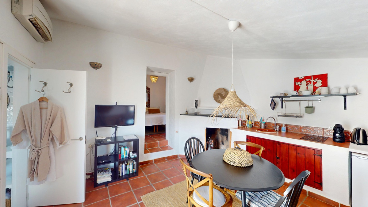 5 Bed Townhouse for sale in Arenas Costa Del Sol East, Málaga, Spain