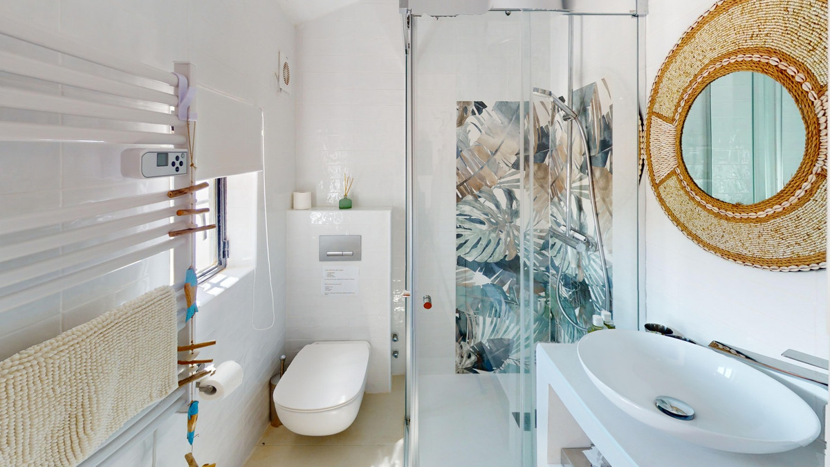 5 Bed Townhouse for sale in Arenas Costa Del Sol East, Málaga, Spain