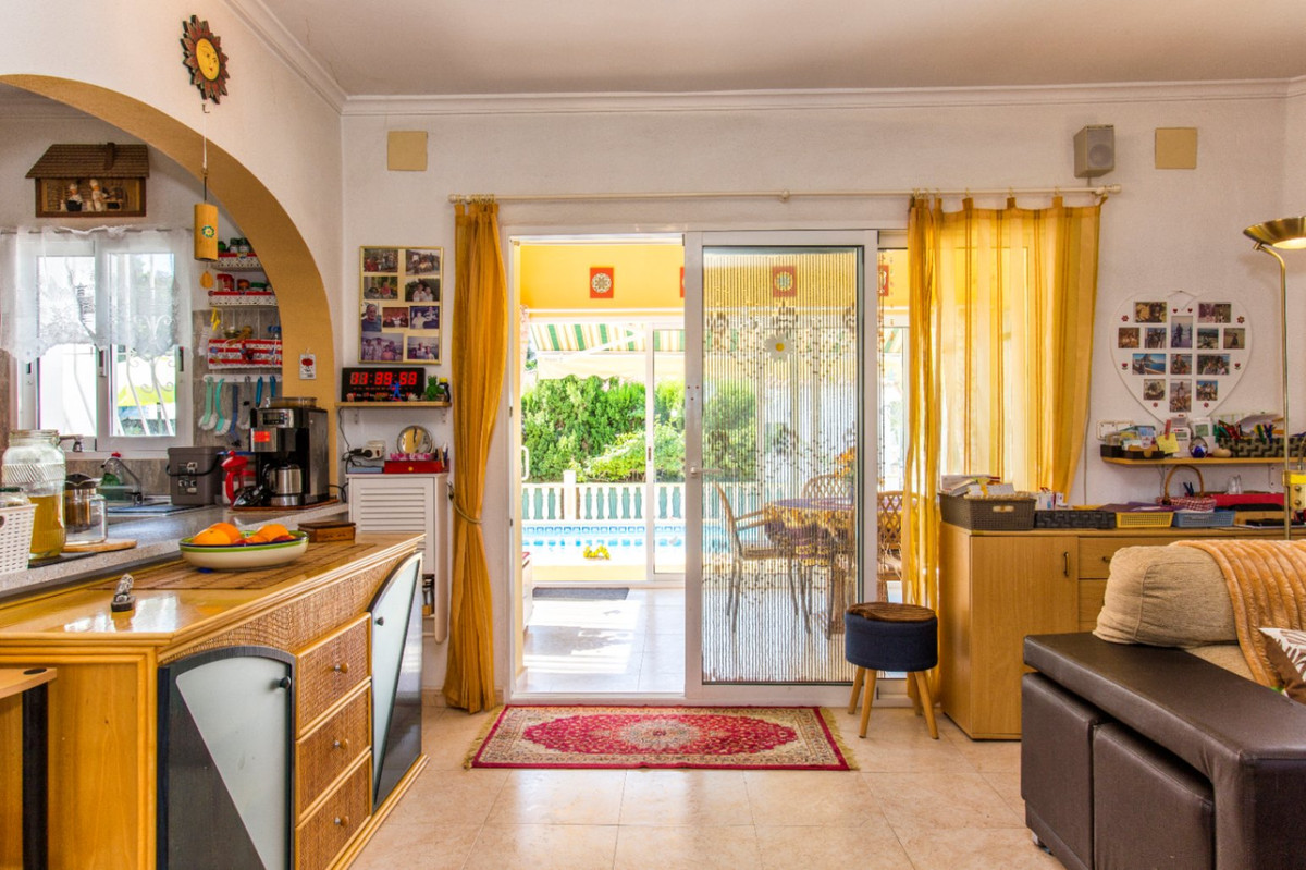 Se vende Villa - Chalet de 4 dormitorios en Costa Blanca, Alicante, España