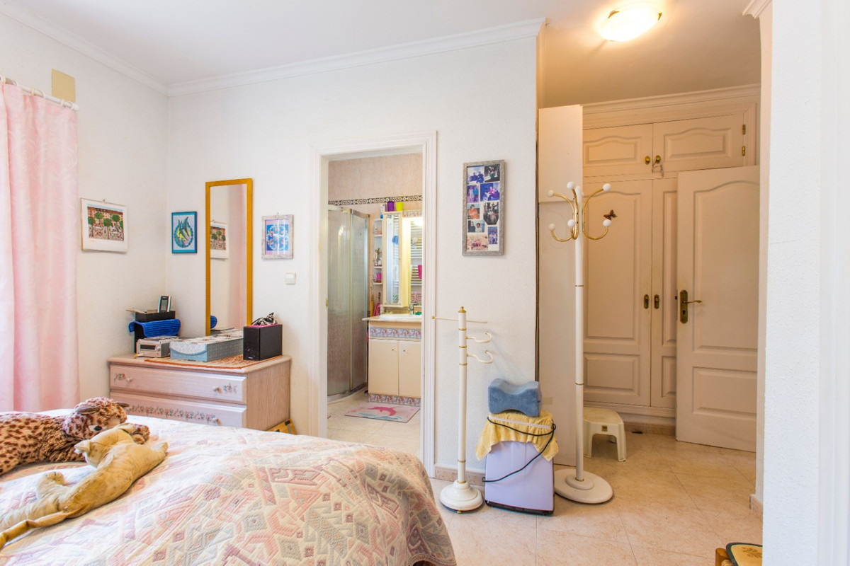 Se vende Villa - Chalet de 4 dormitorios en Costa Blanca, Alicante, España