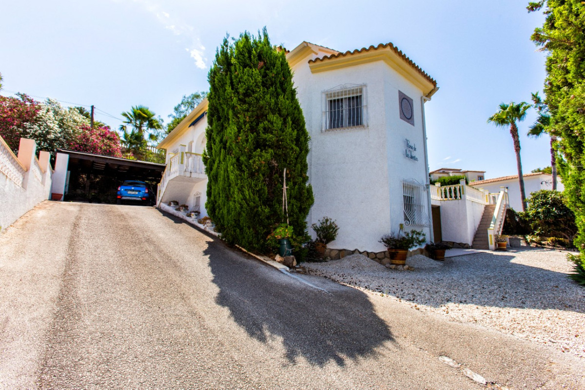 Se vende Villa - Chalet de 4 dormitorios en Costa Blanca, Alicante, España
