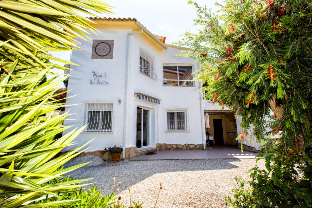 Se vende Villa - Chalet de 4 dormitorios en Costa Blanca, Alicante, España