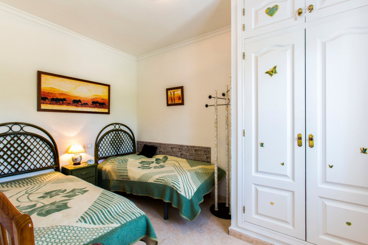 Se vende Villa - Chalet de 4 dormitorios en Costa Blanca, Alicante, España