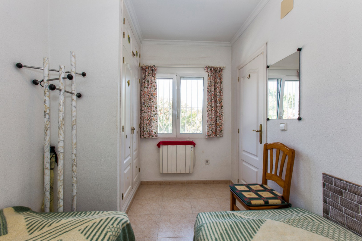 Se vende Villa - Chalet de 4 dormitorios en Costa Blanca, Alicante, España