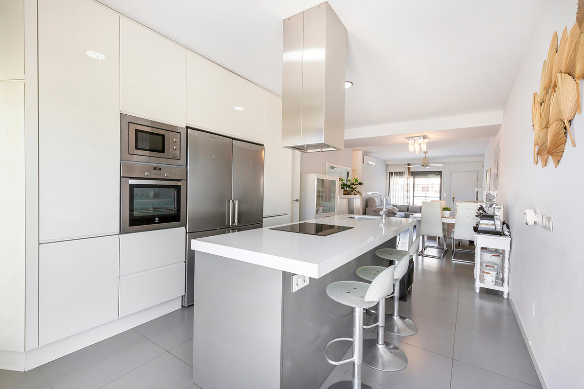 4 Bed Apartment for sale in Torre De La Horadada Costa Blanca, Alicante, Spain