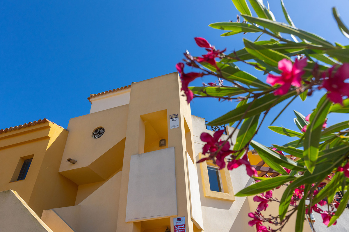 2 Bed Apartment for sale in Los Altos Costa Blanca, Alicante, Spain