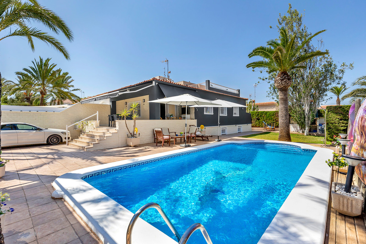 4 Bed Townhouse for sale in Rocio Del Mar Costa Blanca, Alicante, Spain