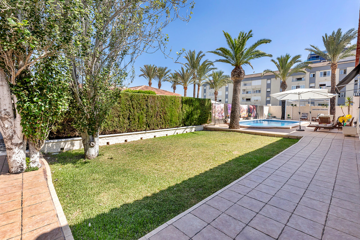 4 Bed Townhouse for sale in Rocio Del Mar Costa Blanca, Alicante, Spain