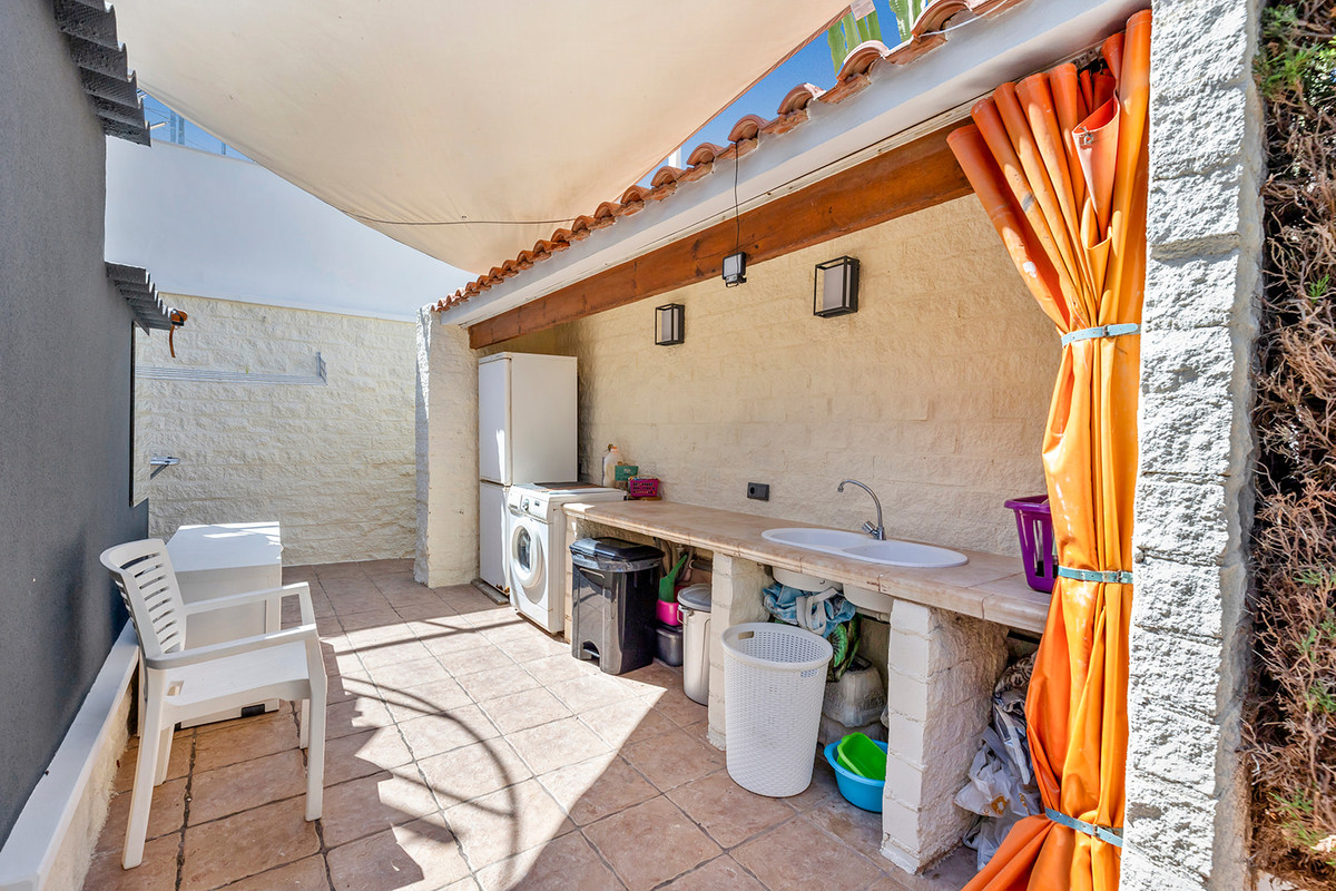 4 Bed Townhouse for sale in Rocio Del Mar Costa Blanca, Alicante, Spain